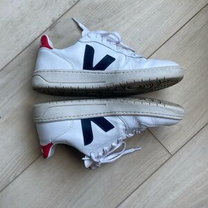 Veja | V-10 Low Top Sneaker